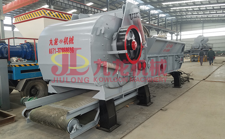 大型樹(shù)枝粉碎機(jī)